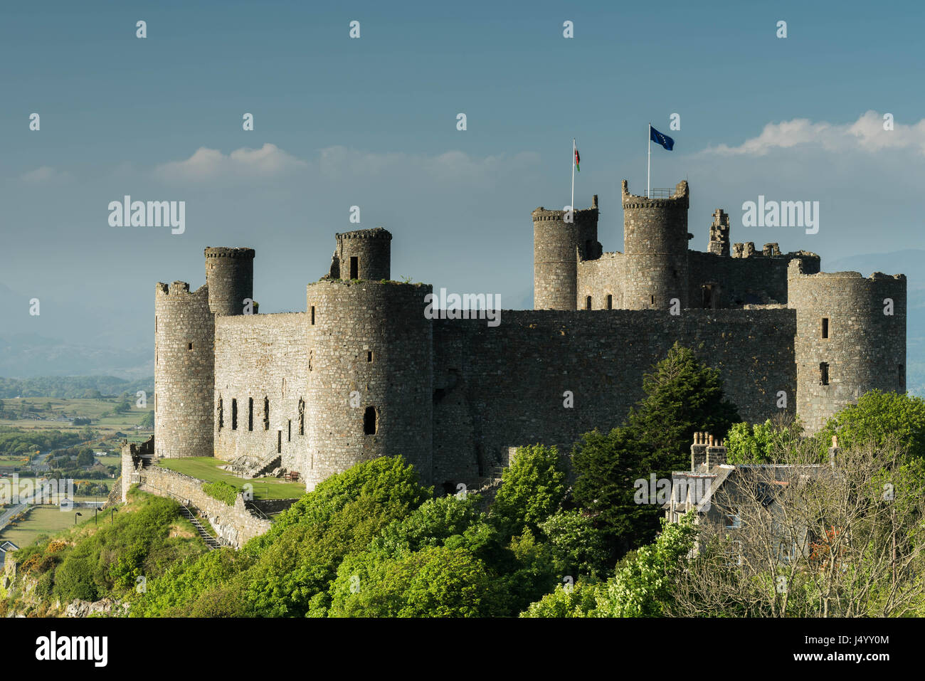 Harlech Castle im hellen Frühling Sonnenschein Stockfoto