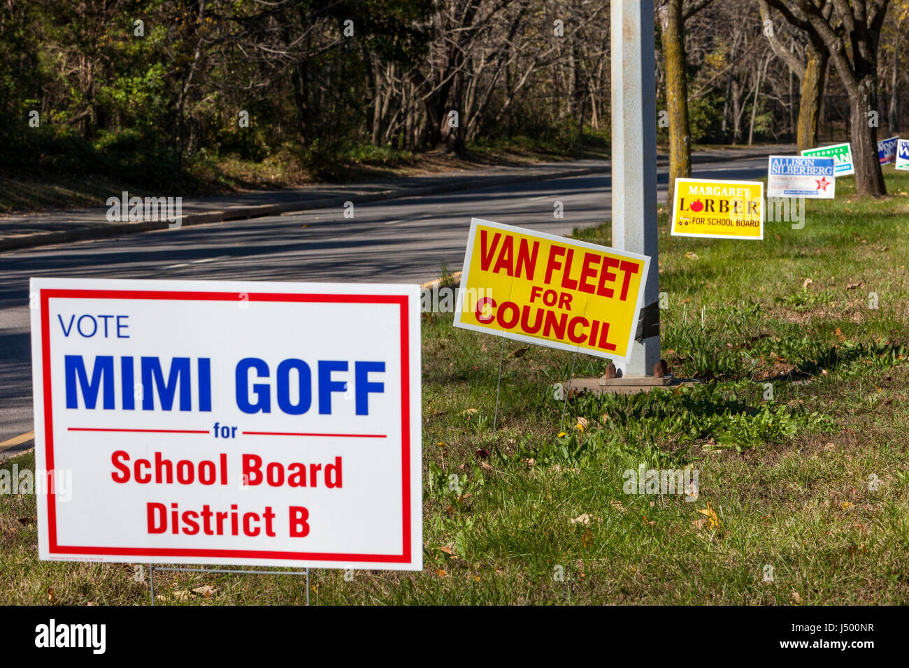Amerikanische Kommunalwahl Kampagne Zeichen, Alexandria, Virginia, USA. Stockfoto