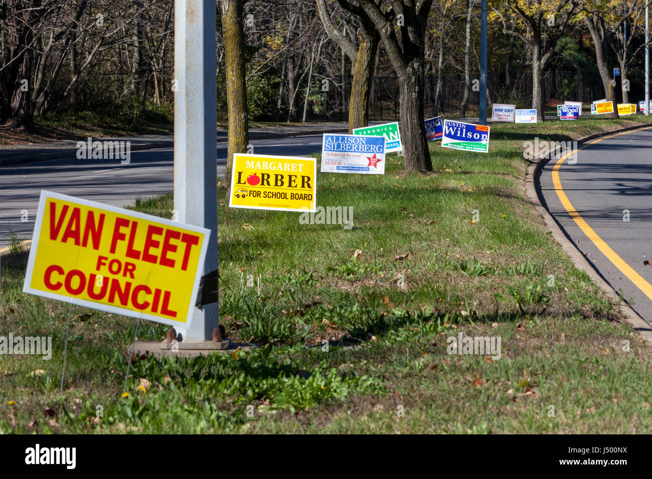 Amerikanische Kommunalwahl Kampagne Zeichen, Alexandria, Virginia, USA. Stockfoto