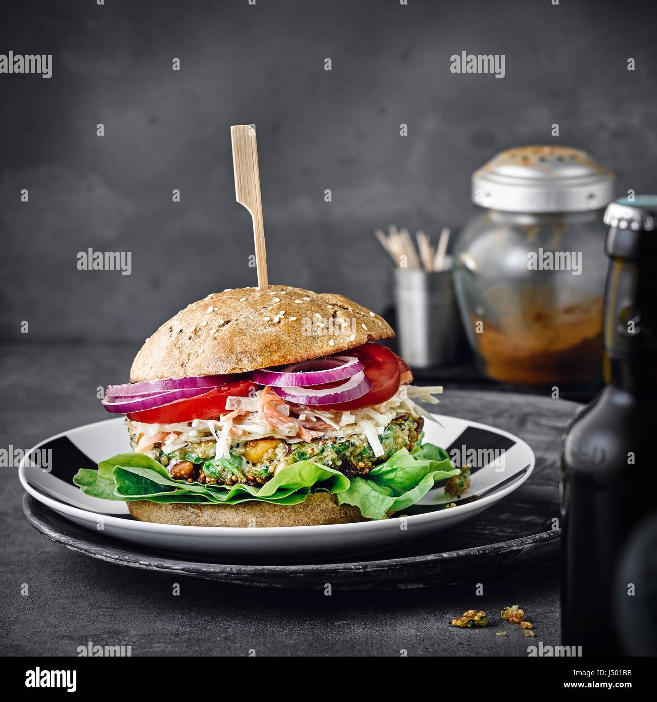 Burger mit Quinoa und broccoli Stockfoto