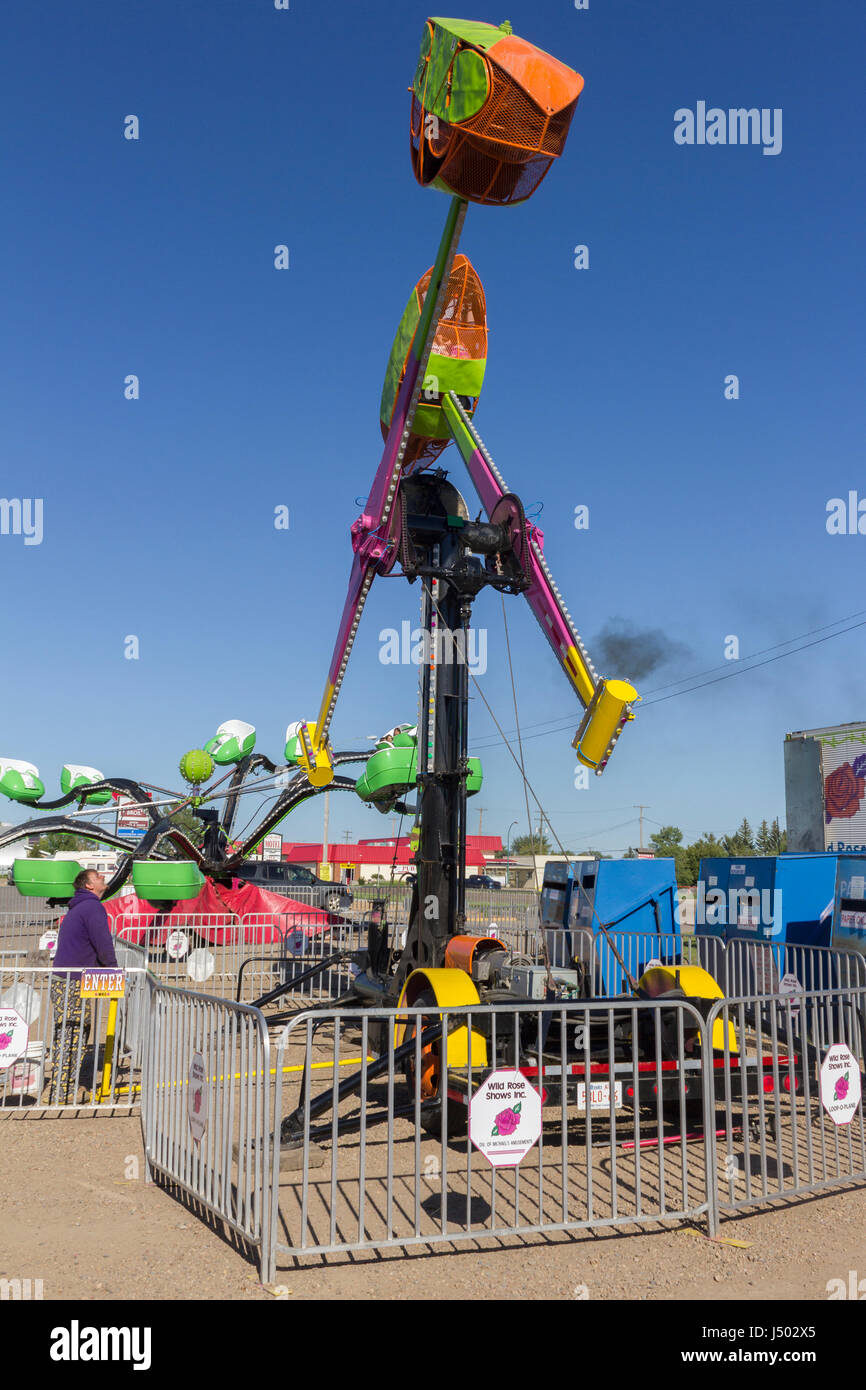 Eine Fahrt auf einem fahrenden Jahrmarkt in Hanna, Alberta, Kanada Stockfoto