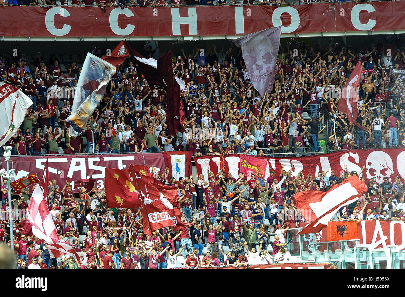 Turin, Italien. 14. Mai 2017. Unterstützer Torino FC während des Spiels Serie A TIM zwischen Torino FC und SSC Napoli im Stadio Olimpico Grande Torino. Das Endergebnis des Spiels ist 0-5. Bildnachweis: Fabio Petrosino/Alamy Live-Nachrichten Stockfoto