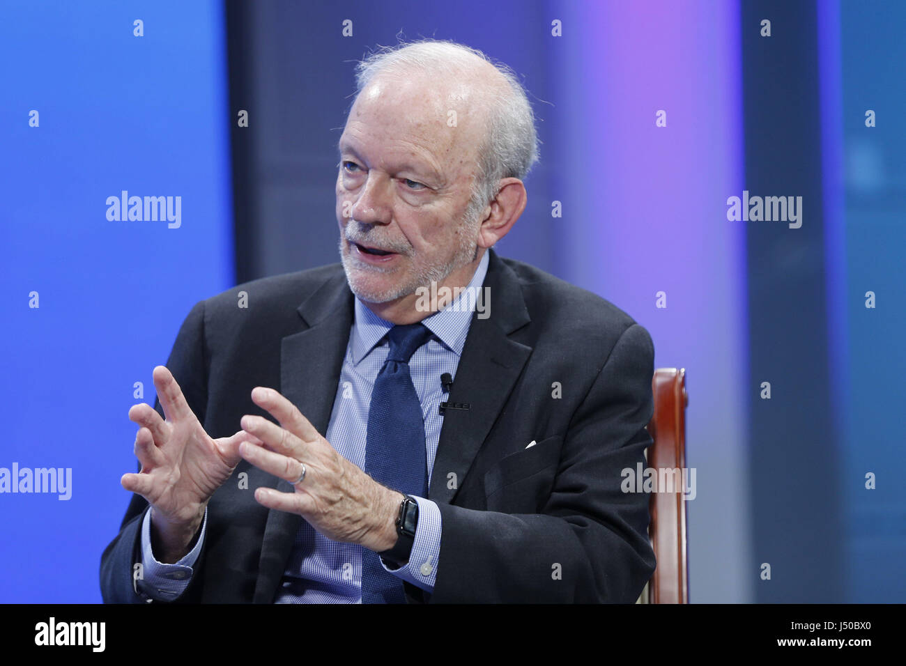 Peking, China. 15. Mai 2017. Leiter der United Nations Children es Fund (UNICEF) Anthony Lake erhält ein Interview mit der Nachrichtenagentur Xinhua in Peking, Hauptstadt von China, 15. Mai 2017. Gürtel und Road Initiative bietet viele praktische Möglichkeiten, das Leben der Menschen zu ändern, und UNICEF ist sehr glücklich, zu kooperieren, See sagte in dem Interview am Montag. Bildnachweis: Zhang Yuwei/Xinhua/Alamy Live-Nachrichten Stockfoto