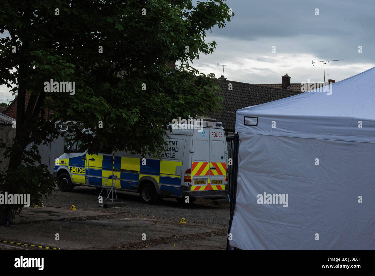 Thurrock, UK. 15. Mai 2017. Ein Polizei-Zelt bedeckt das Suchgebiet für den Körper von Danielle Jones, der vor 16 Jahren ermordet wurde, aber der Körper wurde nie gefunden Credit: Ian Davidson/Alamy Live News Stockfoto