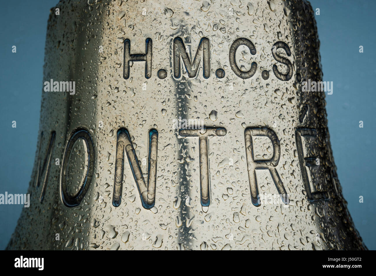 Königliche kanadische Marine Kriegsschiff HMCS MONTREAL an einem nebligen und regnerischen Tag in Halifax, Nova Scotia, Kanada. Stockfoto