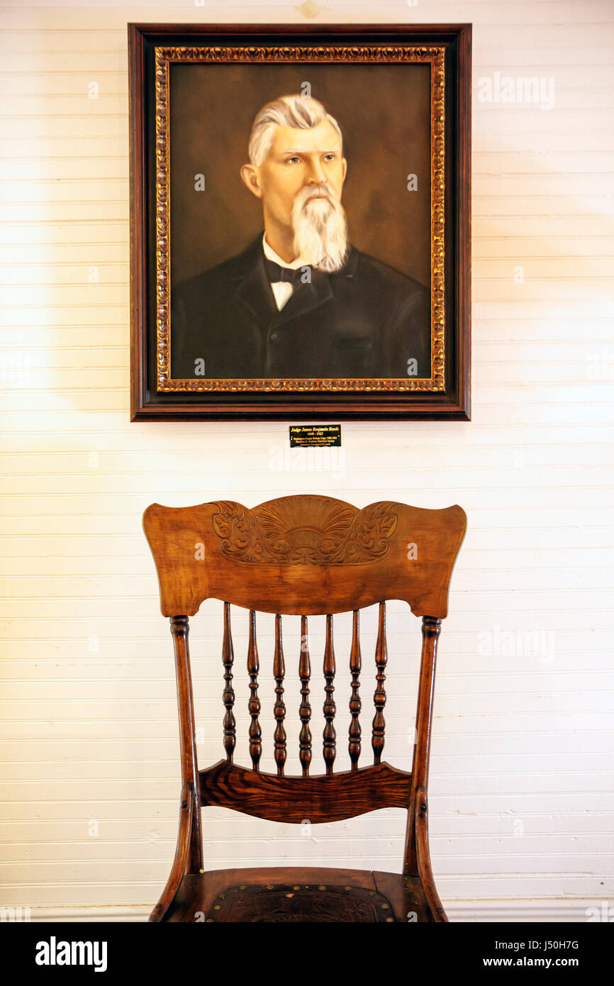 Alabama St. Stephens, Old Courthouse Museum in St. Stephens, Malerei, Männer männliche Erwachsene, erste Hauptstadt, 1800 Jahre, regionales Erbe, Stuhl, antik, Judg Stockfoto