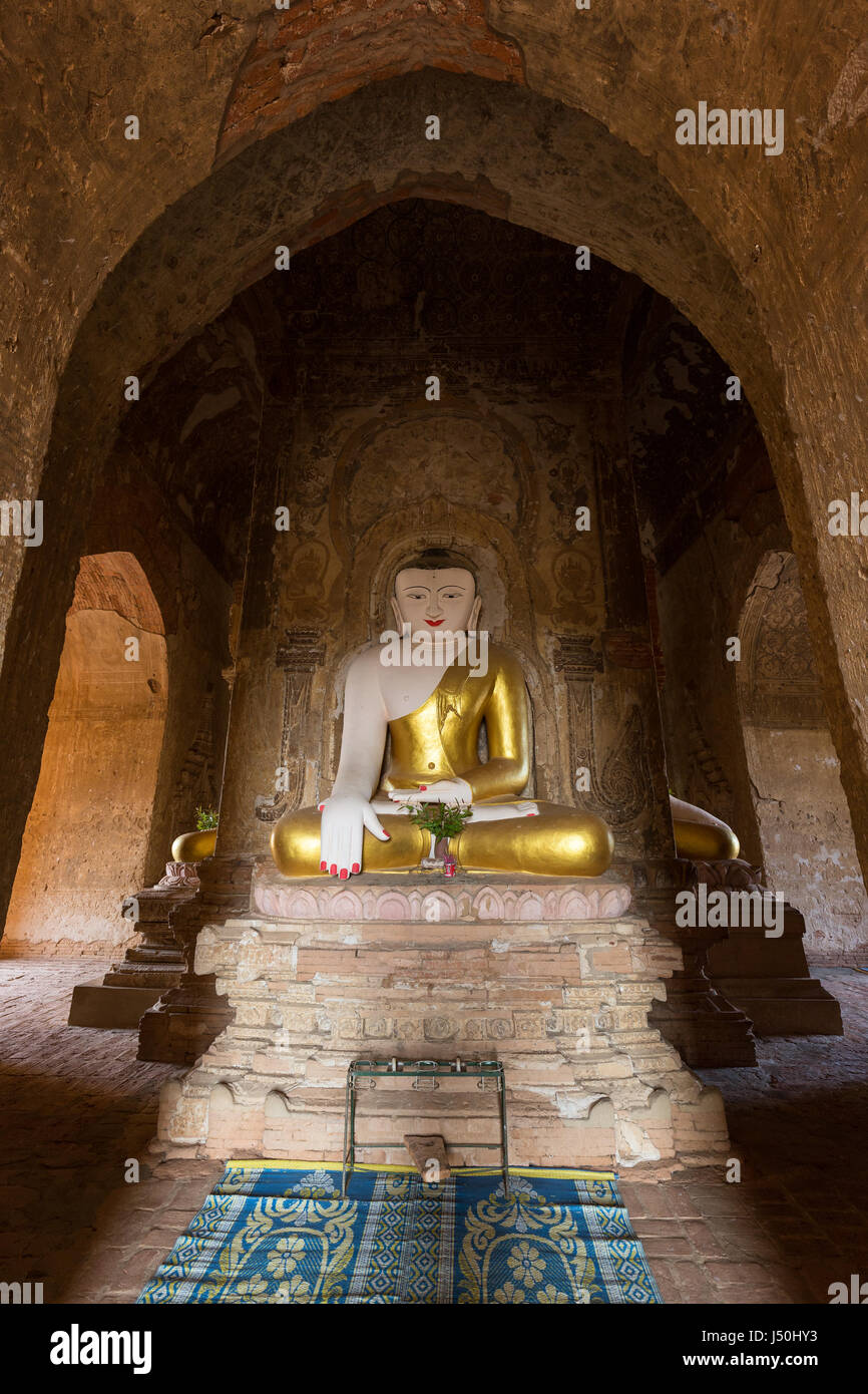 Buddha-Statue im Shwe Leik Too Tempel in Bagan, Myanmar (Burma). Stockfoto