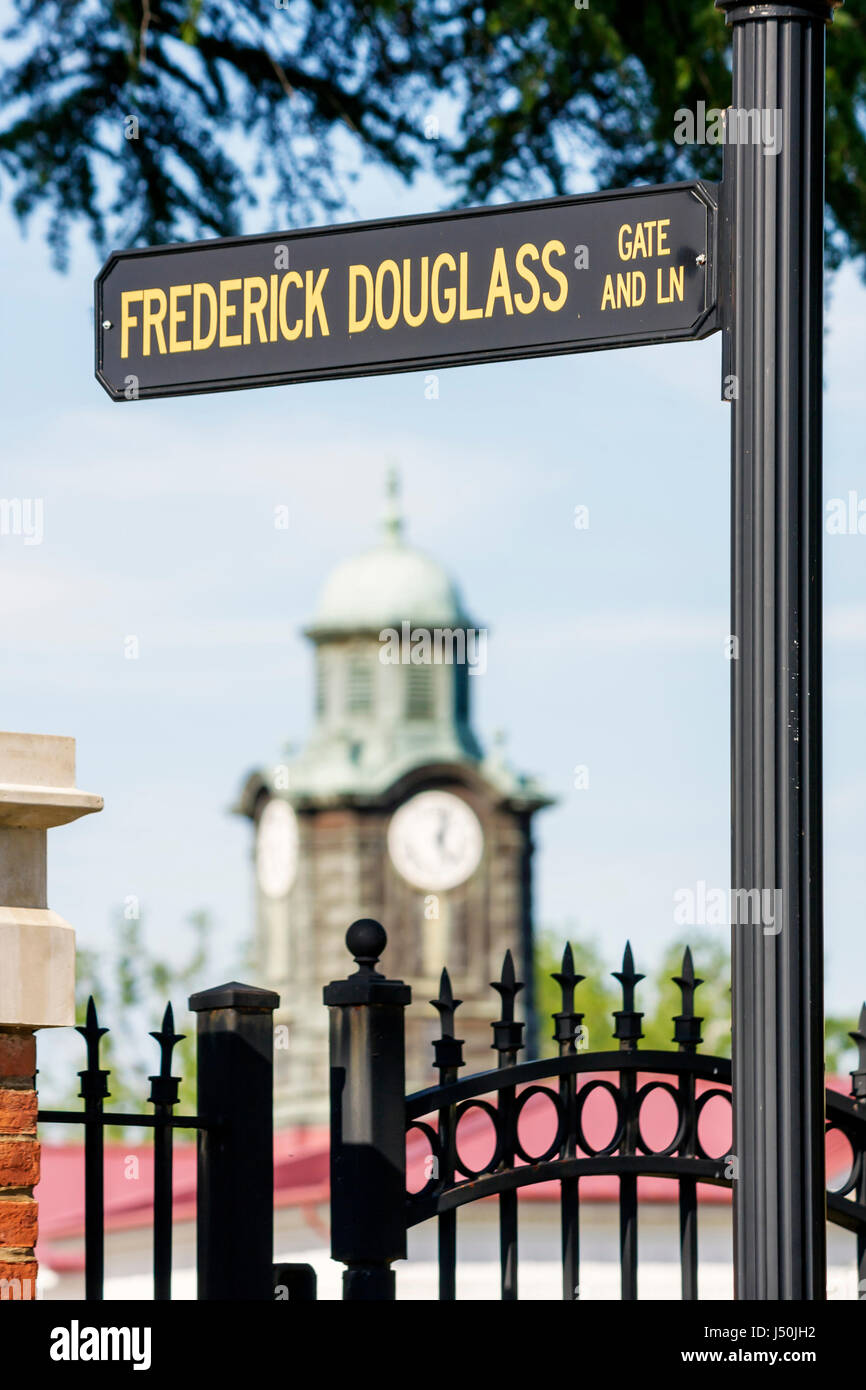 Alabama, Macon County, Tuskegee, Tuskegee Institute National Historic Site, Tuskegee University, Campus, Straßenschild, Frederick Douglass Gate & Lane, White Ha Stockfoto