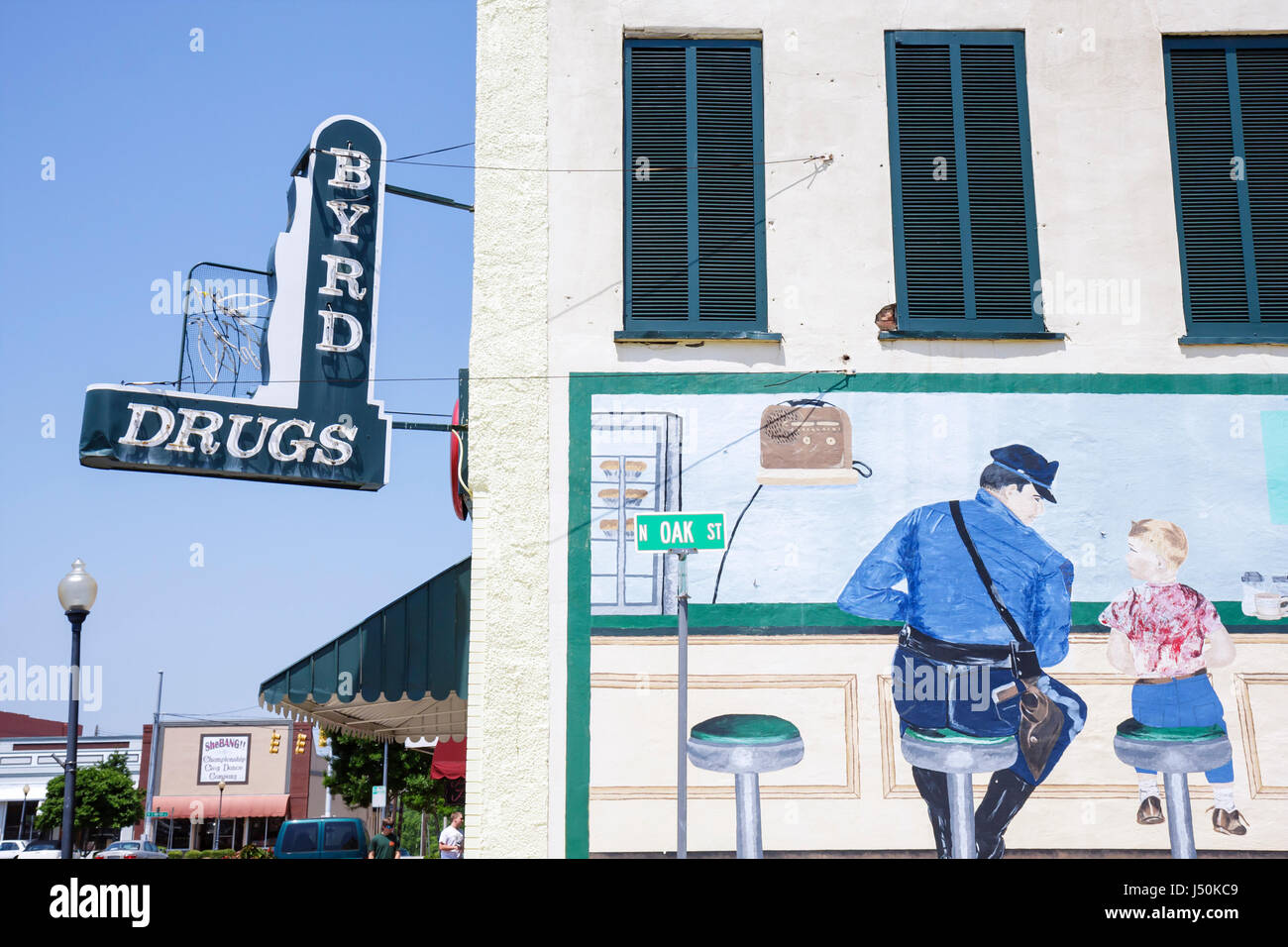 Alabama, Pike County, Troy, Oak Street, kleiner Stadtplatz, Innenstadt, historische Gebäude, Skyline der Stadt, Revitalisierung, Sitz der Grafschaft, Byrd Drug Company, Apotheke Stockfoto