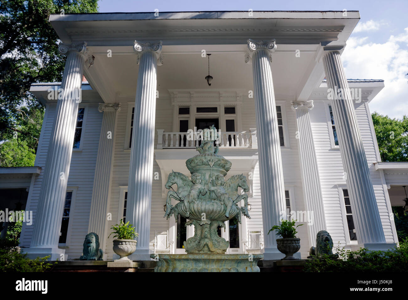 Alabama, Ozark, Dowling Steagall House, Häuser, klassischer Revival-Stil, erbaut 1900, Erhaltung, ionische Säulen, Portikus, Brunnen, AL080519059 Stockfoto