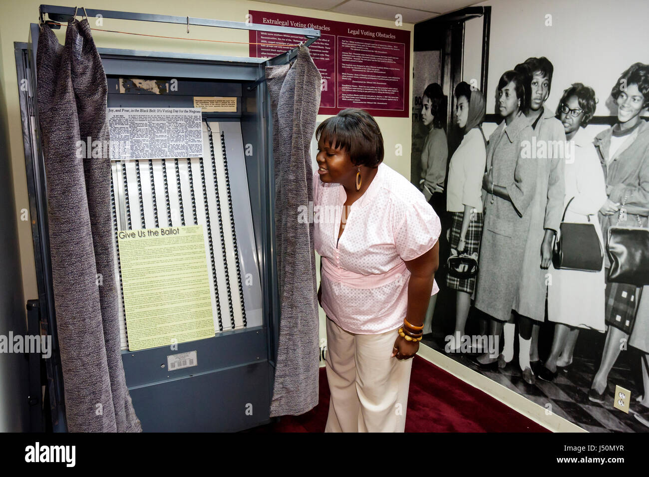 Alabama, Dallas County, Selma, National Voting Rights Museum & Institute, Bürgerrechtsbewegung, Segregation, Schwarze Geschichte, Wahlkabine, Maschine, AL080522009 Stockfoto