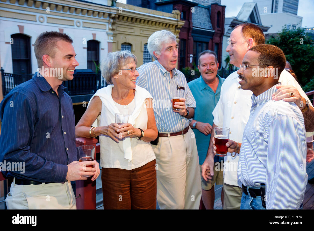 Alabama Mobile County, Mobile, Dauphine Street, Nachtleben abends nach Einbruch der Dunkelheit, die Firma „The The The The The The“, Restaurant, Restaurants, Restaurants, Essen, Essen und Trinken Stockfoto