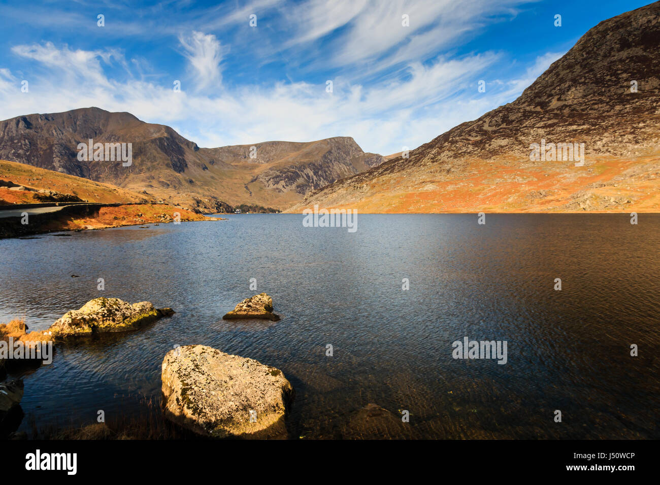 Llyn Ogwen (See Ogwen) in der bergigen Snowdonia-Nationalpark Stockfoto