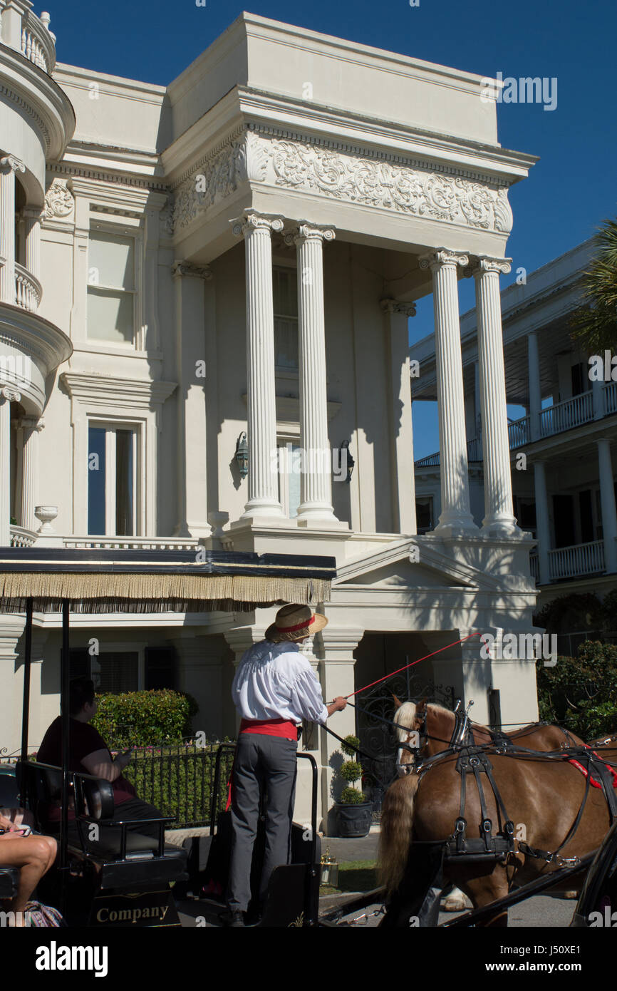 Charleston, South Carolina. Typische historisch Innenstadt Sightseeing Kutschfahrt, East Bay Street. Stockfoto