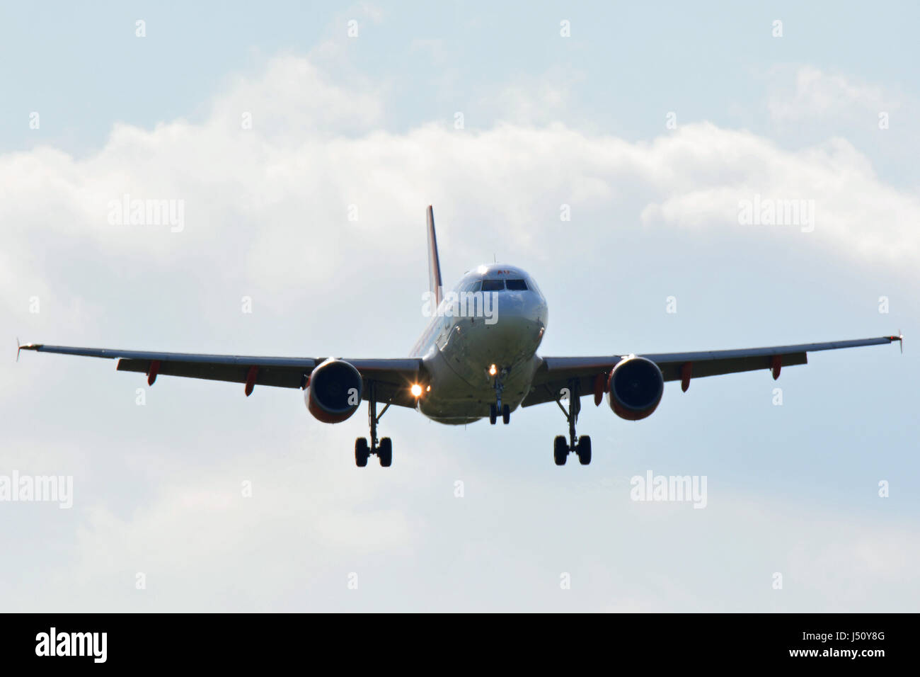 G-EZAO EasyJet Airbus A319-100 - Cn 2769 im Endanflug zum Flughafen London Gatwick LGW Stockfoto