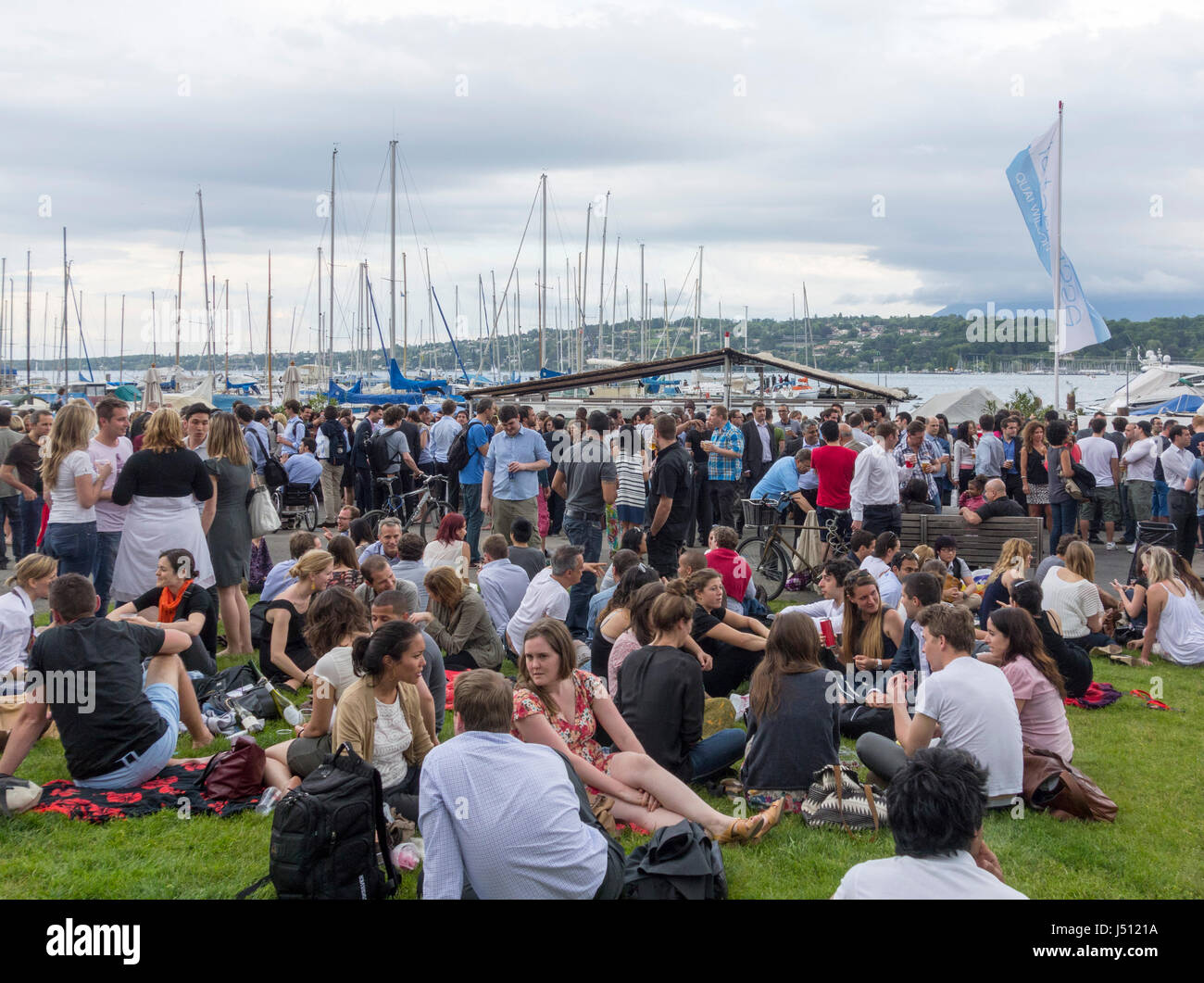 Besichtigen Sie in Genf, Schweiz, am Wochenende: sozialisieren am See Stockfoto