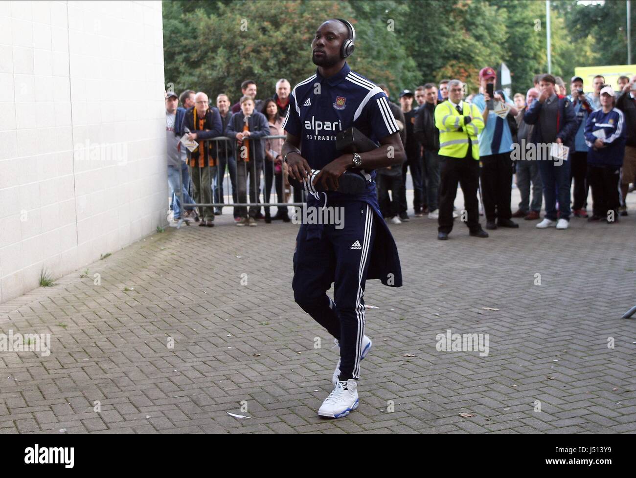 CARLTON COLE kommt an der KC HULL CITY V WEST HAM UNITED KC STADIUM HULL ENGLAND 15. September 2014 Stockfoto