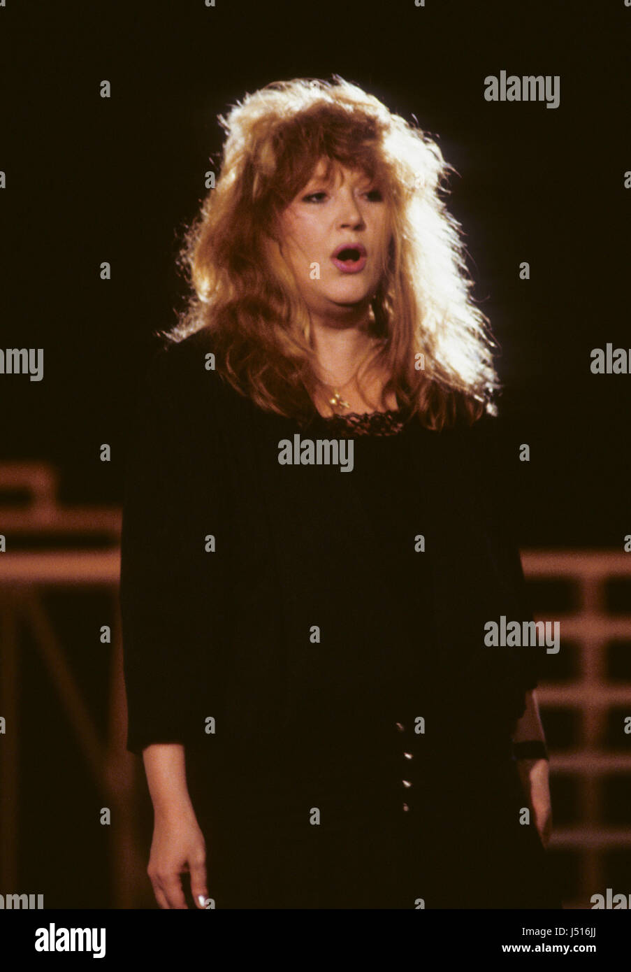 Ala Pugatjova sowjetische Superstar als Sänger macht TV-Show in Moskau 1988 Stockfoto