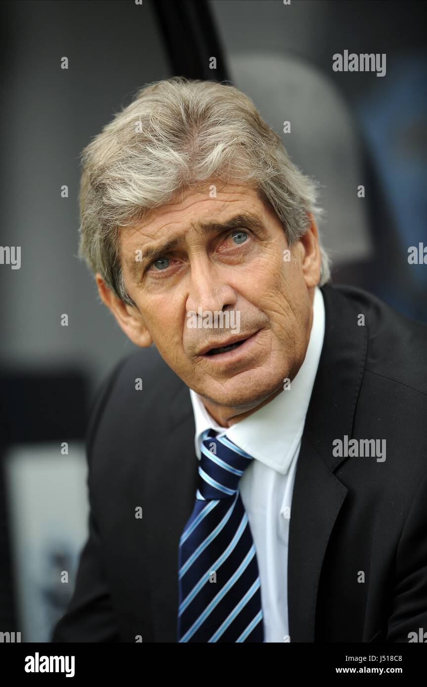 MANUEL PELLEGRINI NEWCASTLE UNITED FC V MANCHEST ST JAMES PARK NEWCASTLE ENGLAND 17. August 2014 Stockfoto