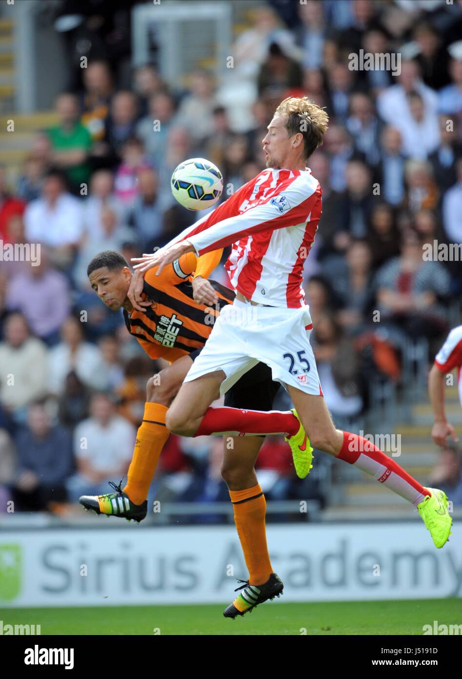 CURTIS DAVIES & PETER CROUCH HULL CITY FC V STOKE CITY FC KC STADIUM HULL ENGLAND 24. August 2014 Stockfoto