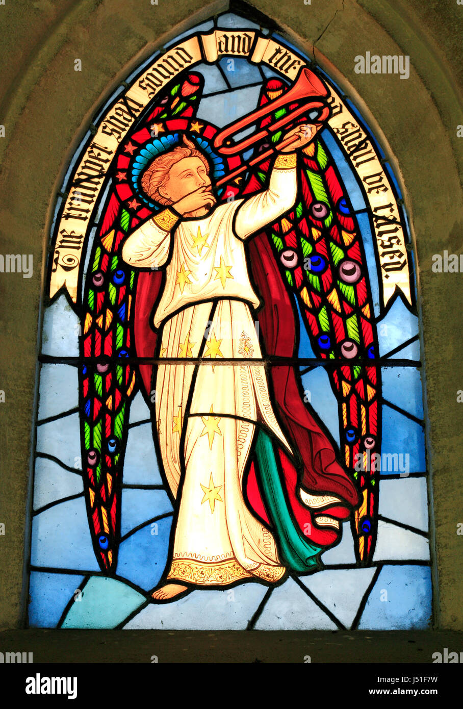 Wird die Posaune klingen, und der Herr wird angehoben werden, befleckte Glasfenster, Engel, Sculthorpe Kirche, Norfolk, England, UK Stockfoto