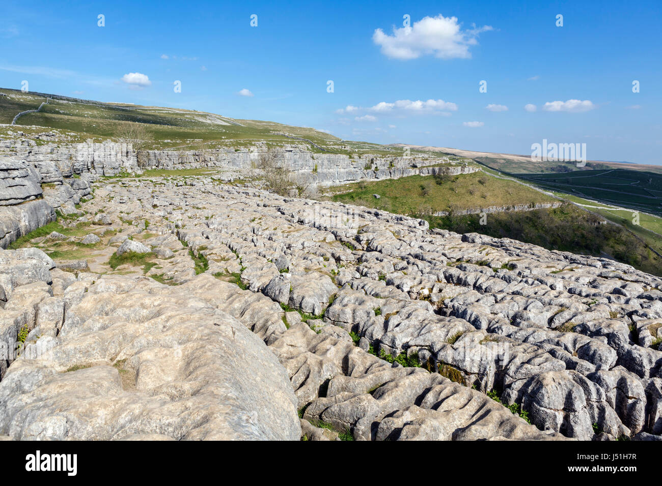Kalkstein Pflaster an der Spitze der Malham Cove, Malham, Malhamdale, Yorkshire Dales National Park, North Yorkshire, England, UK. Stockfoto