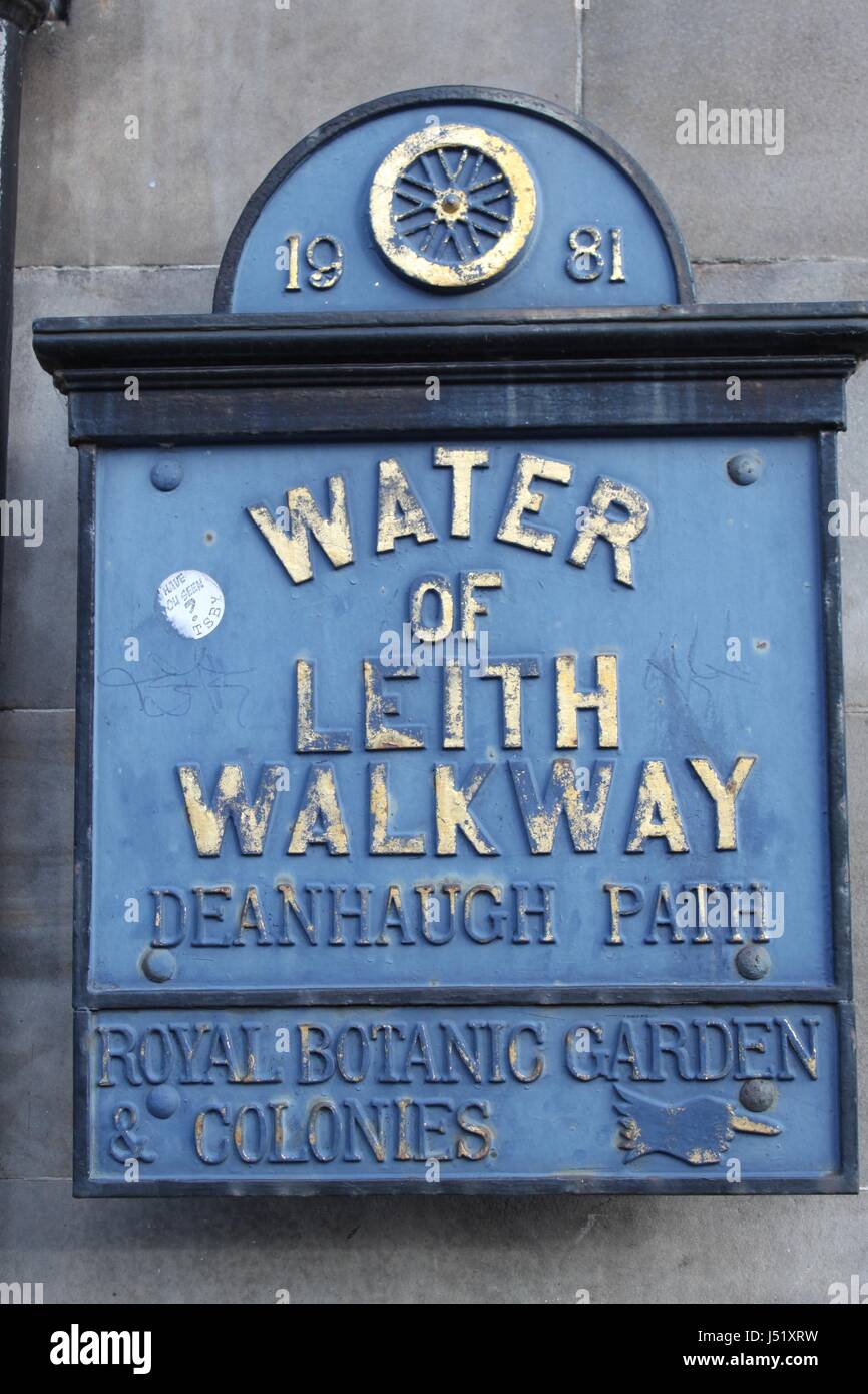 Alten blauen Zeichen für Wasser von Leith Gehweg Termine 1981 in Edinburgh royal Botanic Gardens und Kolonien auf Stockfoto