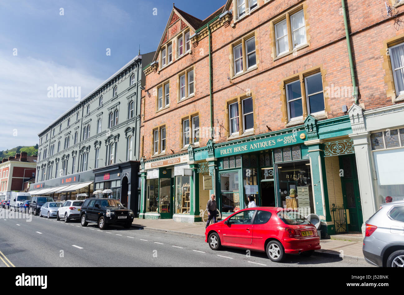 Antik und Second Hand Läden in Worcester Road, Great Malvern, Worcestershire Stockfoto