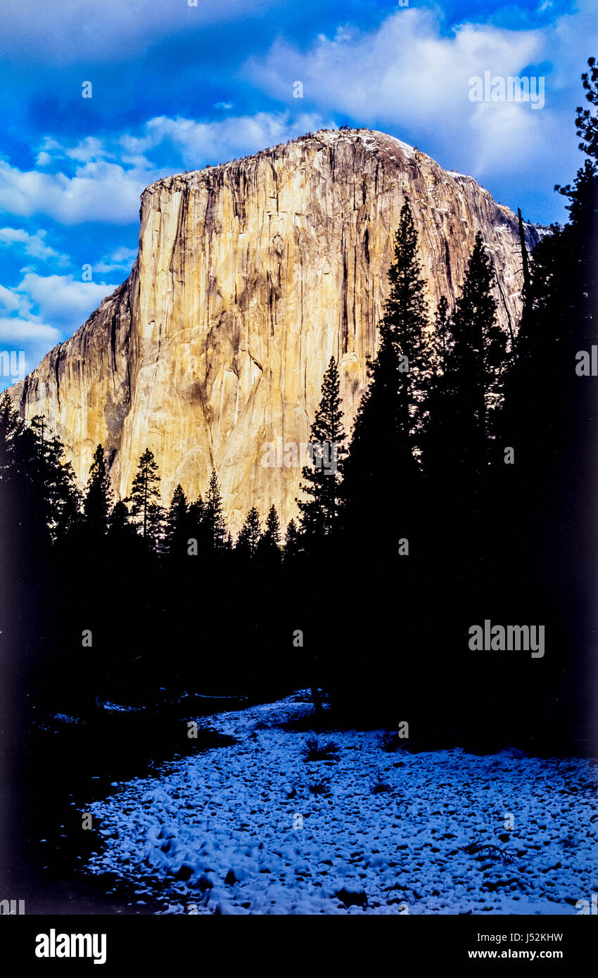 Yosemite-Nationalpark ist ein Vereinigte Staaten Nationalpark umfasst die östlichen Teile des Tuolumne, Mariposa und Madera County in der zentralen östlichen por Stockfoto