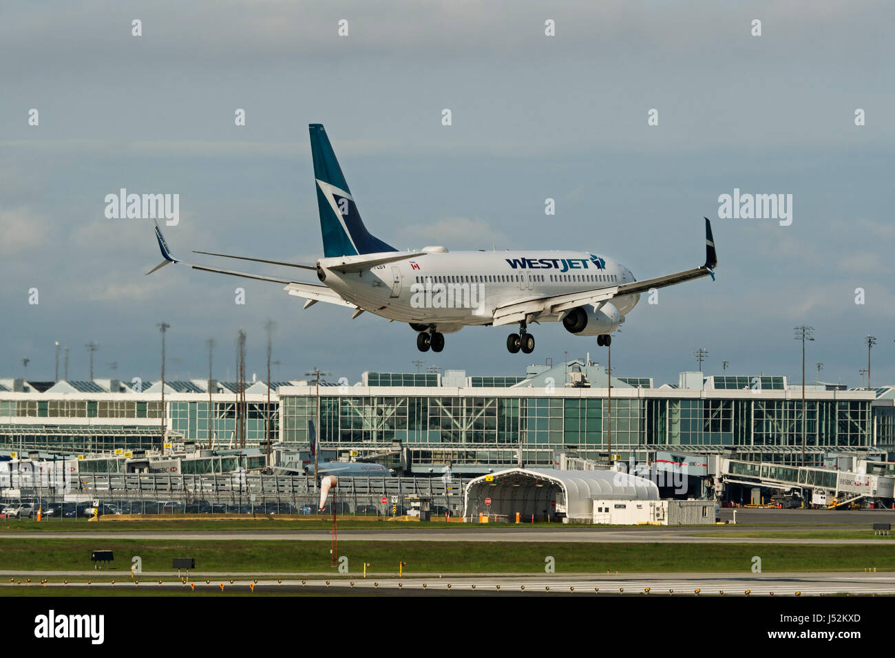 WestJet Airlines Flugzeug Flugzeug Boeing 737 landen Vancouver International Airport kanadischen Flughäfen air Travel-Passagier-jet Stockfoto