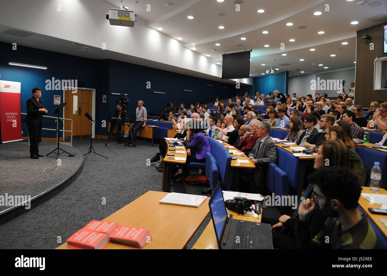 Ruth Davidson, die Vorsitzende der schottischen Konservativen, hält die 2017 Orwell Prize Shortlist Lecture an der UCL, London, mit dem Titel "Nationalismus sollte nicht mit Patriotismus verwechselt werden". Stockfoto