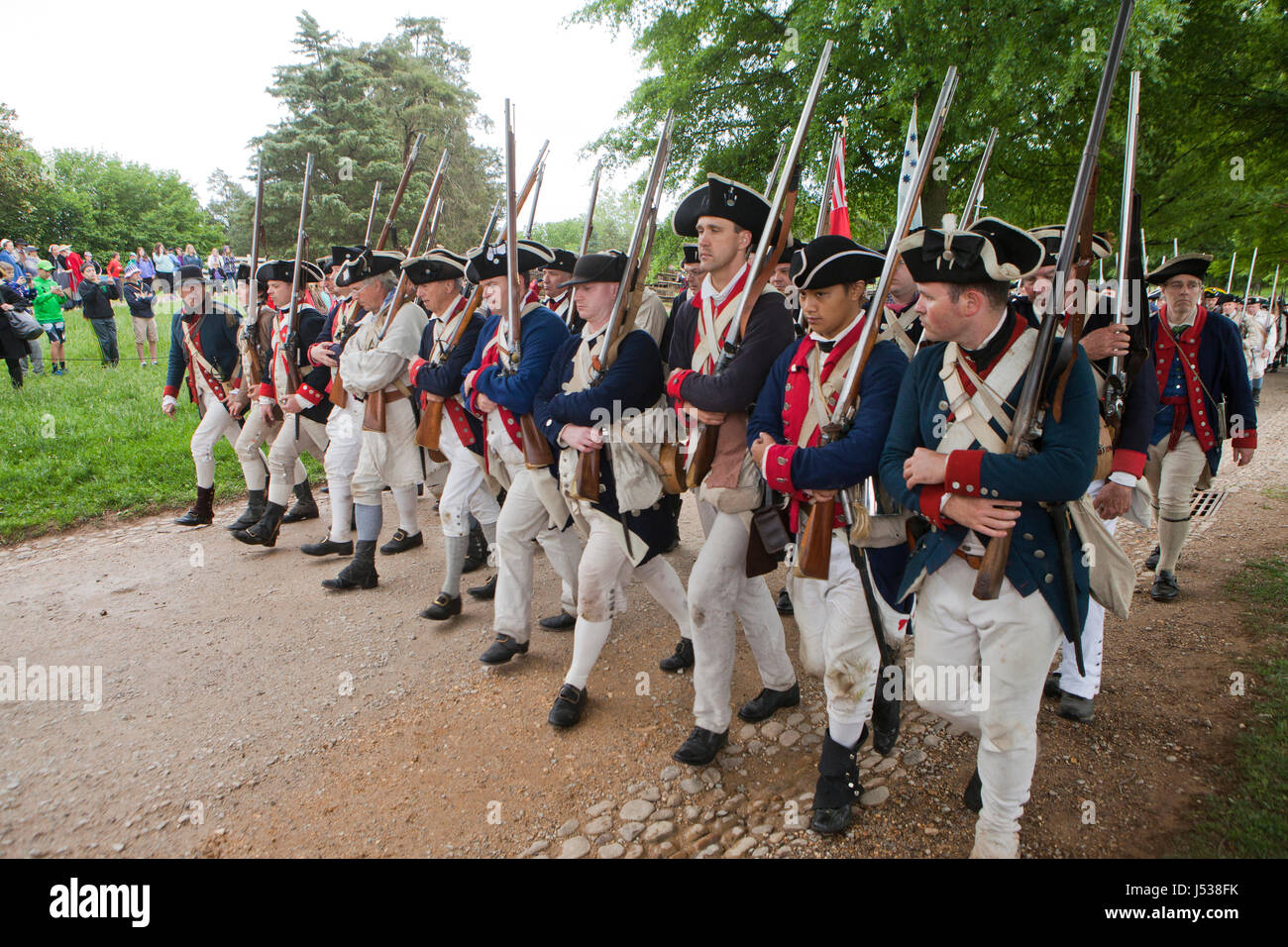 Amerikanische Soldaten im amerikanischen Unabhängigkeitskrieg Reenactment - Virginia USA Stockfoto