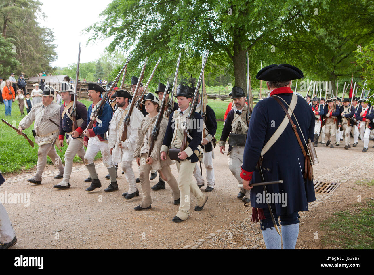 Amerikanische Soldaten im amerikanischen Unabhängigkeitskrieg Reenactment - Virginia USA Stockfoto