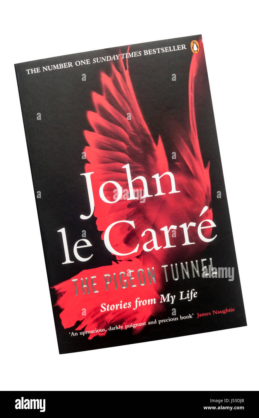 Taschenbuchausgabe von The Pigeon-Tunnel von John Le Carré (David Cornwell). Zuerst veröffentlicht in 2016. Stockfoto