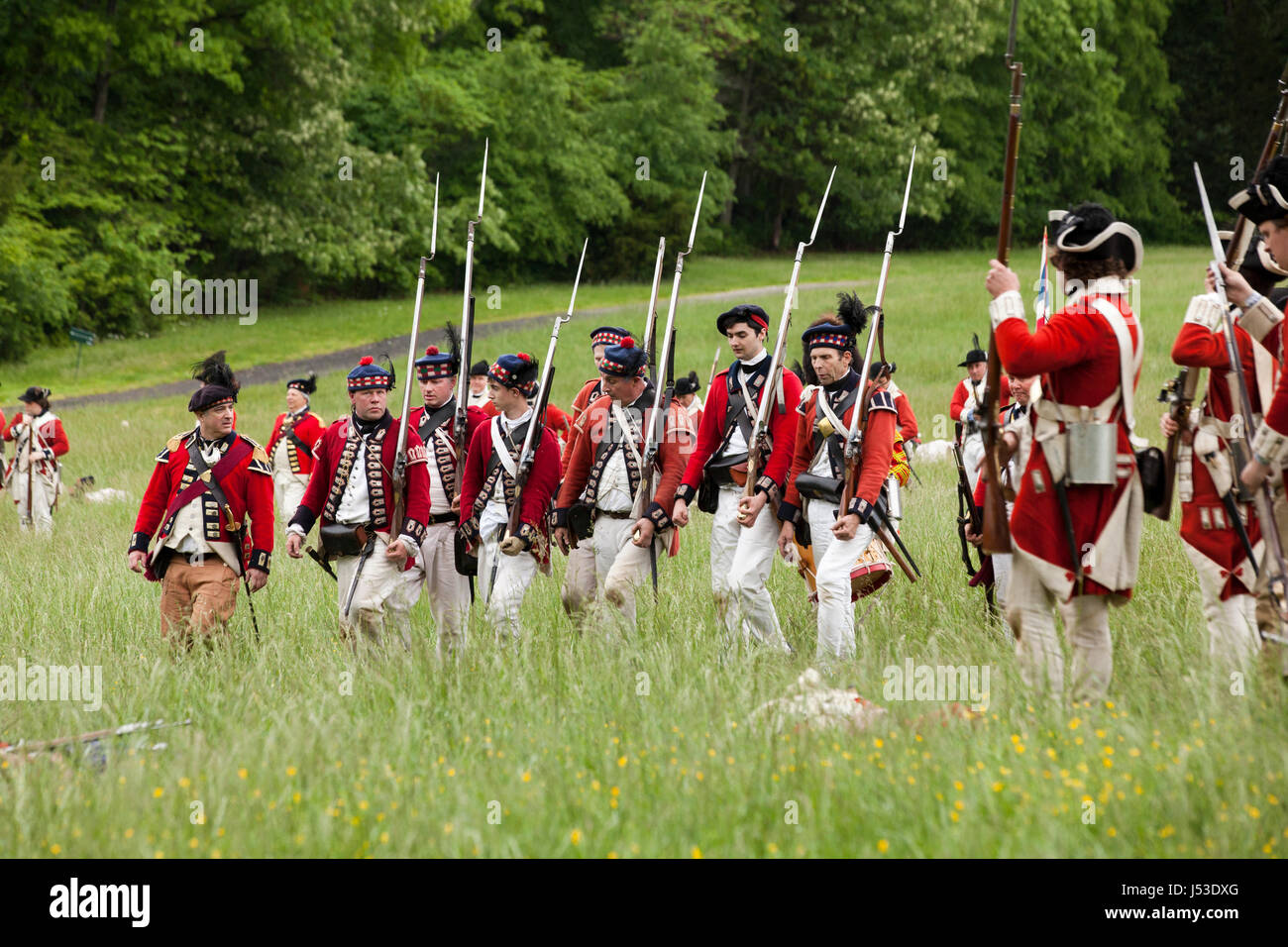 Britische Soldaten während einer Nachstellung des 18. Jahrhunderts Unabhängigkeitskrieges in Mount Vernon - Virginia USA Stockfoto