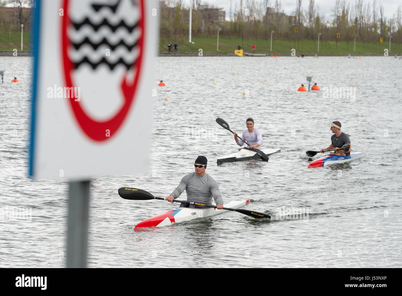 Montreal, CA - 14. Mai 2017: kanadische Sprint Seniorenmannschaft Studien am Olympischen Beckens Stockfoto