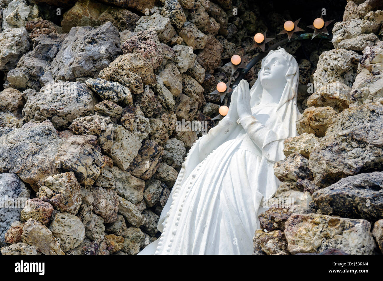 Arkansas Randolph County, Pocahontas, St. Paul katholische Kirche, Grotte, Religion, Jungfrau Maria, Marian, Altar, Statue, Felsen, Ikone, Christentum, Besucher reisen tr Stockfoto