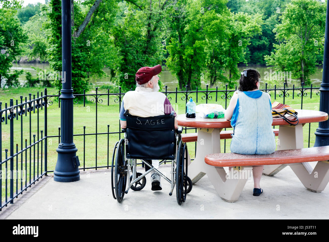 Frau mann amputierte finden als