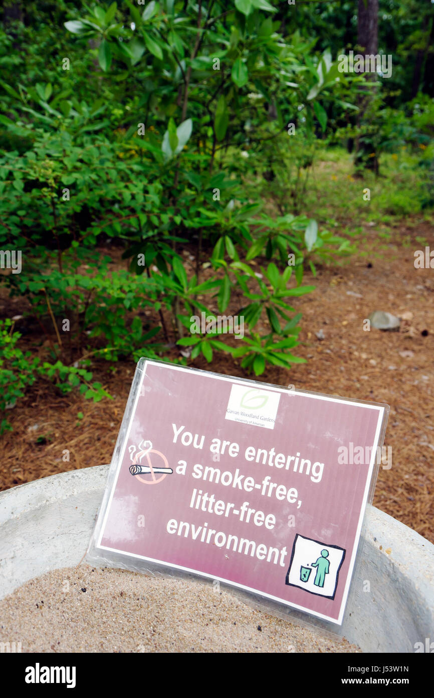 Arkansas Hot Springs, Garvan Woodland Gardens, Schild, rauchfrei, müllfrei, Anti-Umweltverschmutzung, Gesundheit, AR080606006 Stockfoto