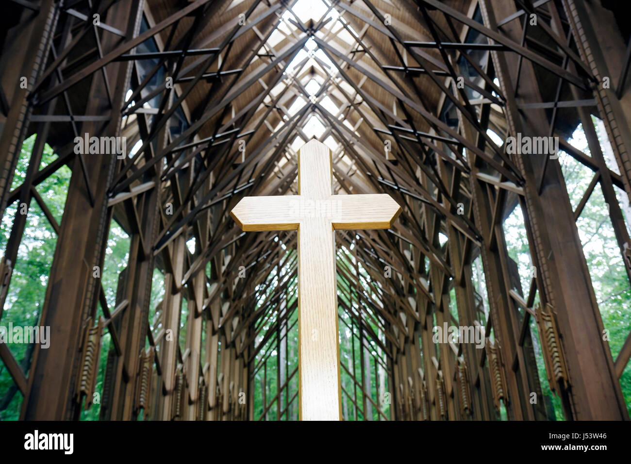 Arkansas Hot Springs, Garvan Woodland Gardens, Anthony Cathedral, Cross, Chapel, Religion, Holz, Glas, Struktur, Designer Jennings & McKee Firm, Soaring ceili Stockfoto