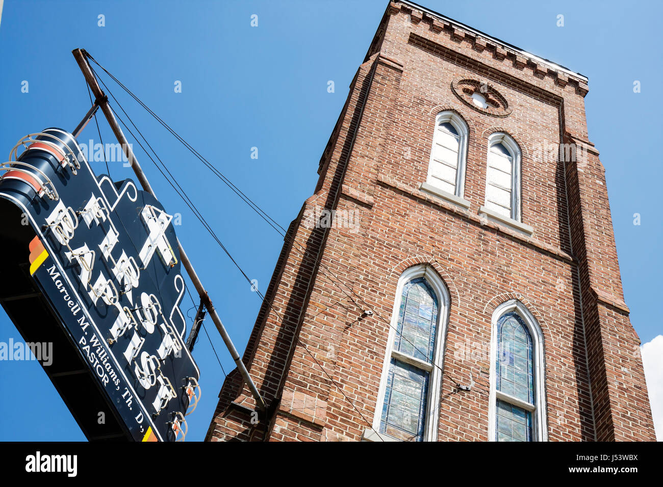 Little Rock Arkansas,First Baptist Church,Religion,Süd,Turm,Schild,Buntglasfenster,spätgotische Wiedergeburt,erbaut 1941,AR080607088 Stockfoto