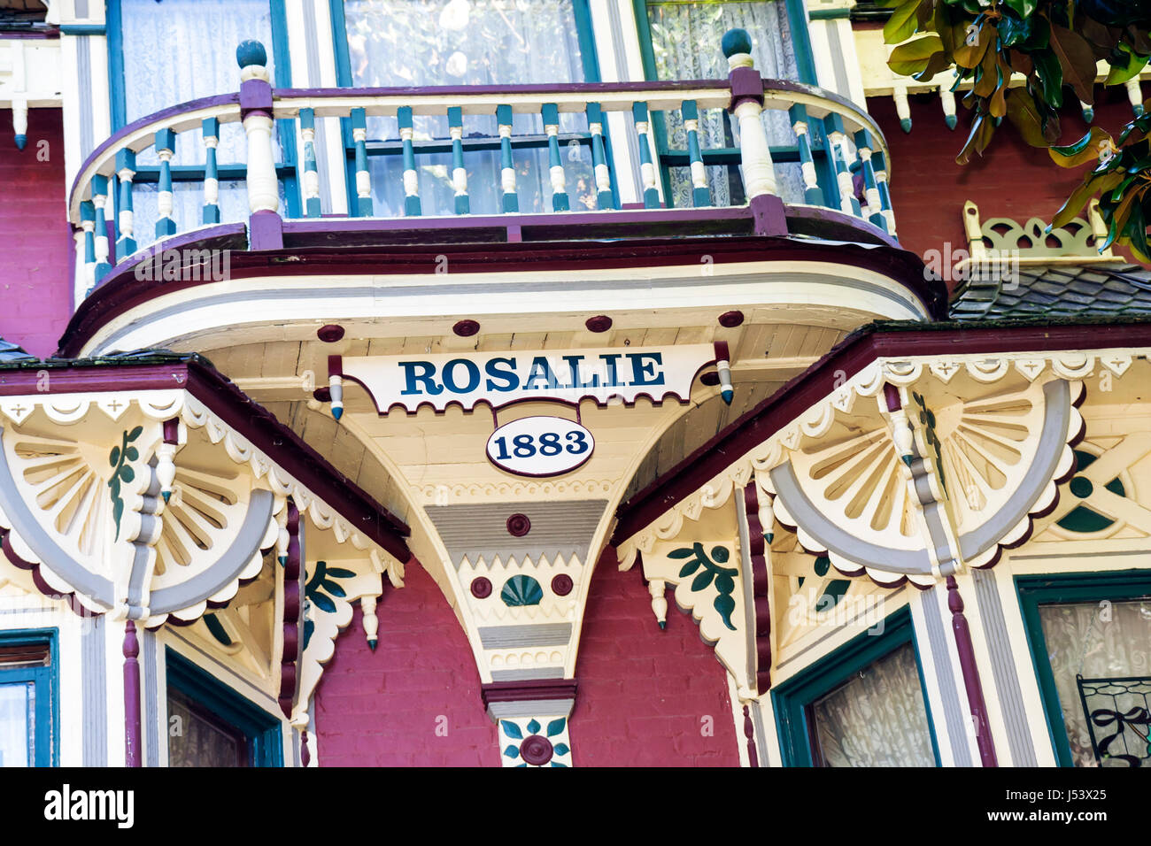 Eureka Springs Arkansas, Ozark Mountains, Rosalie Bed & Breakfast Inn, erbaut 1883, viktorianische Architektur, Design, Balkon, AR080610081 Stockfoto