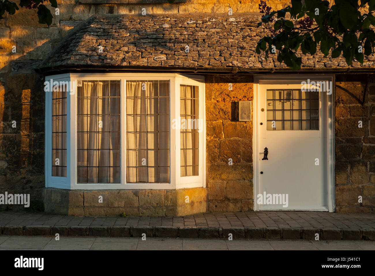 Sonnenuntergang in Broadway, einem Cotswold-Dorf in Gloucestershire. Stockfoto