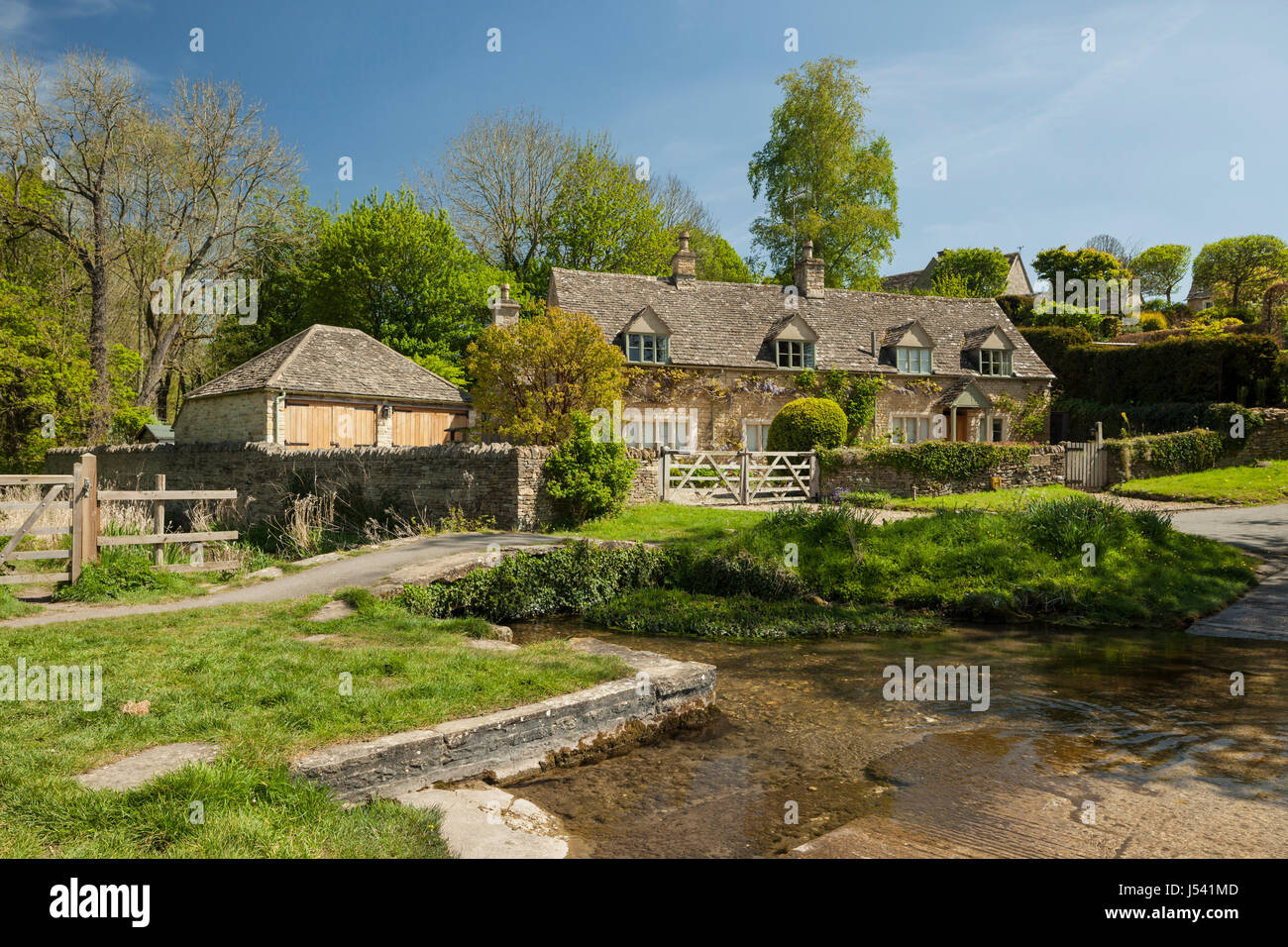 Frühling-Nachmittag im oberen Schlachtung Village in Gloucestershire, England. Die Cotswolds. Stockfoto