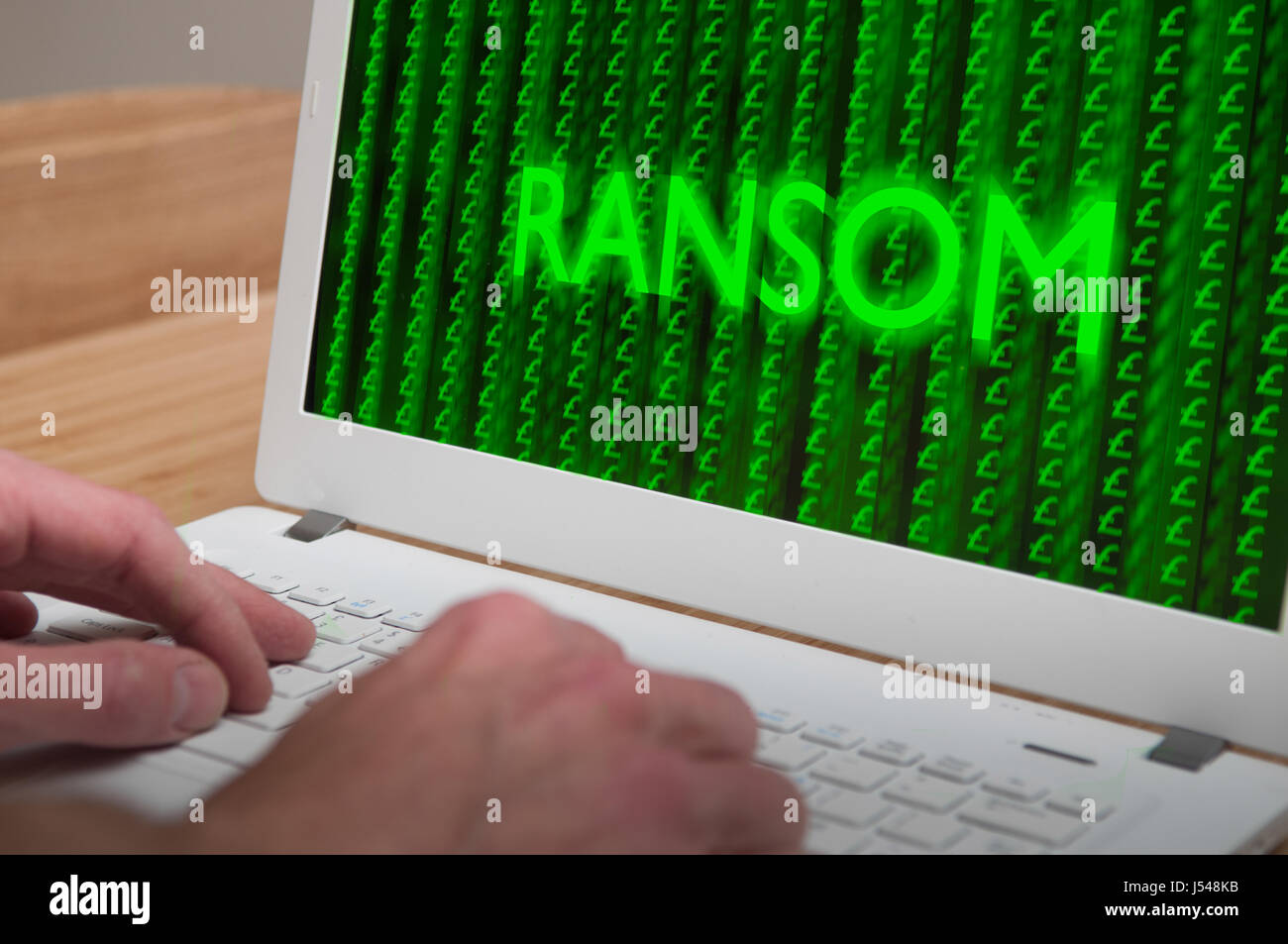 Gehackte Computer mit Ransomware-Virus im Netzwerk Stockfoto