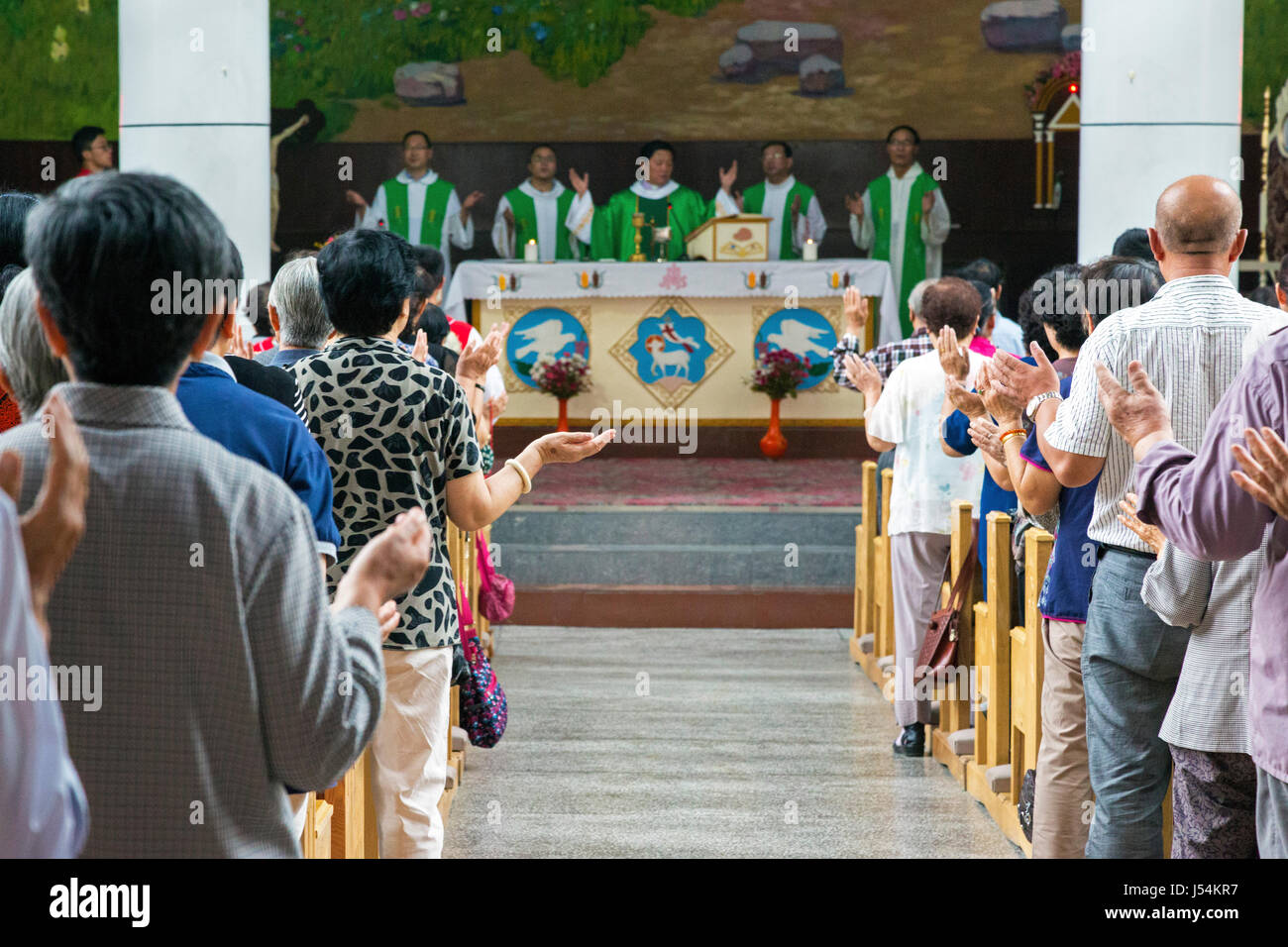 Sonntagsmesse in Yinchuan, katholische Kirche der Muttergottes Heiliges Herz, Ningxia, China Stockfoto