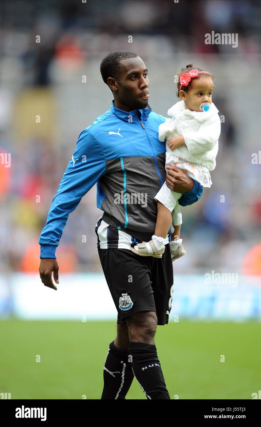 VURNON ANITA NEWCASTLE UNITED FC NEWCASTLE UNITED FC St. JAMES PARK NEWCASTLE ENGLAND 3. Mai 2014 Stockfoto