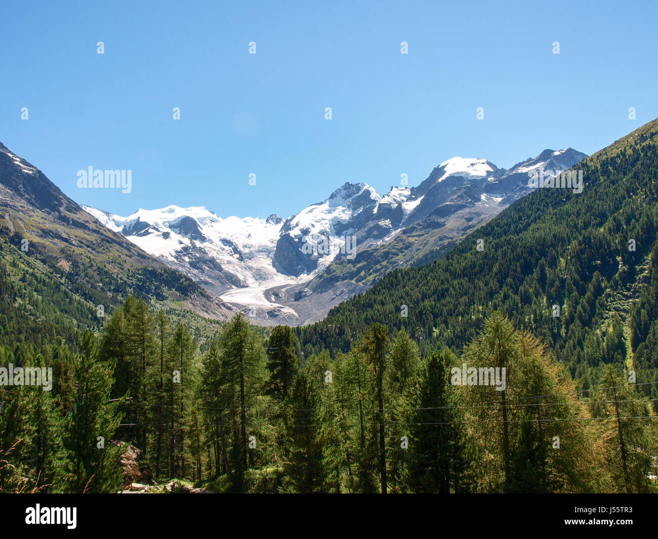 Berninapass, Schweiz - 24. August 2016: Gletscher der Alpen Umstände und schwarzen und weißen Seen. Stockfoto