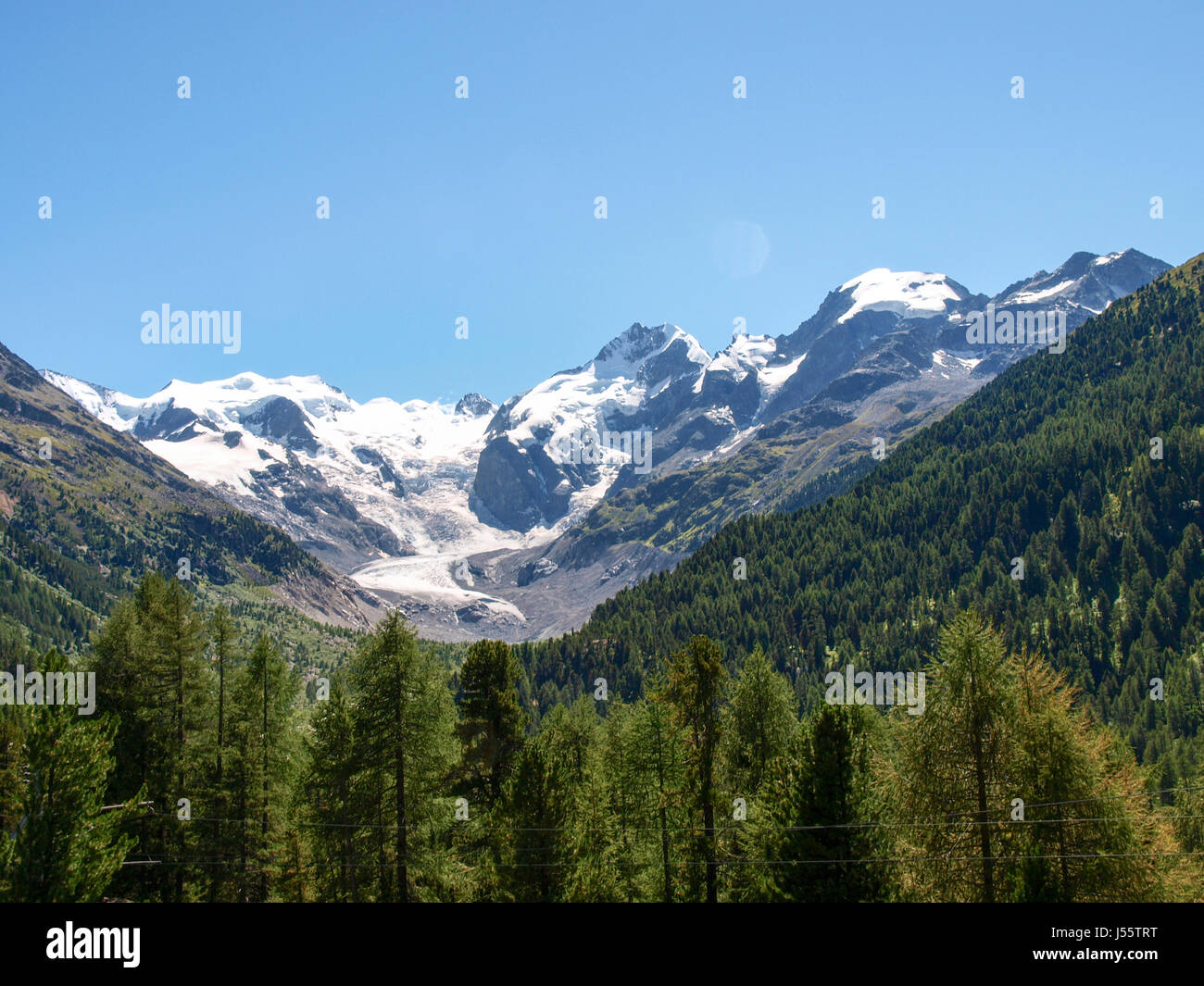 Berninapass, Schweiz - 24. August 2016: Gletscher der Alpen Umstände und schwarzen und weißen Seen. Stockfoto