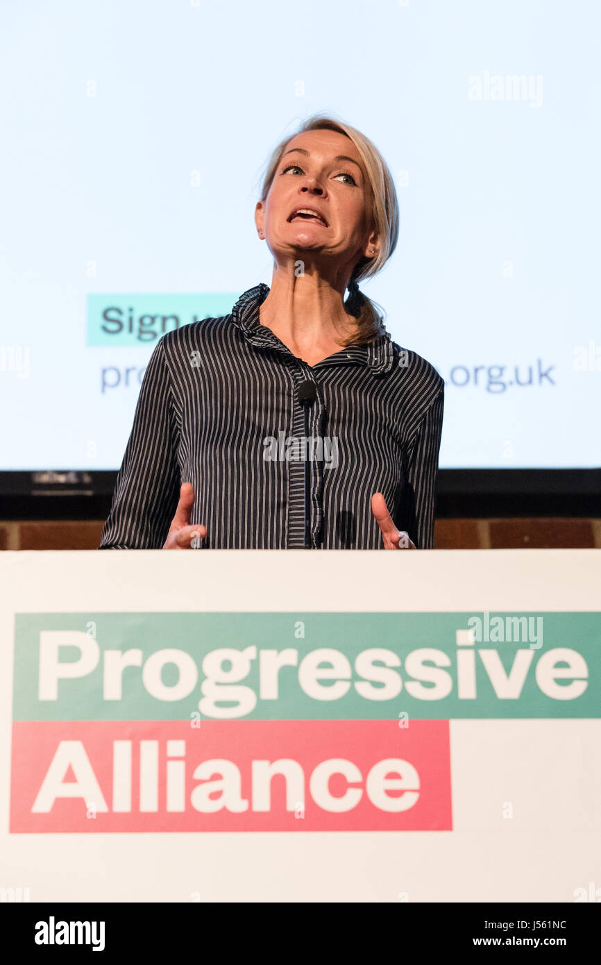 London, UK. 15. Mai 2017. Sophie Walker, Leiter der Frauen "Equality Party spricht auf die Progressive Allianz starten in London heute Abend. Der Progressive Alliance ist eine Kreuz Partei-Gruppe, die Kampagne gegen die Tories und Förderung der taktischen Wählens bei den allgemeinen Wahlen. Bildnachweis: Vickie Flores/Alamy Live-Nachrichten Stockfoto